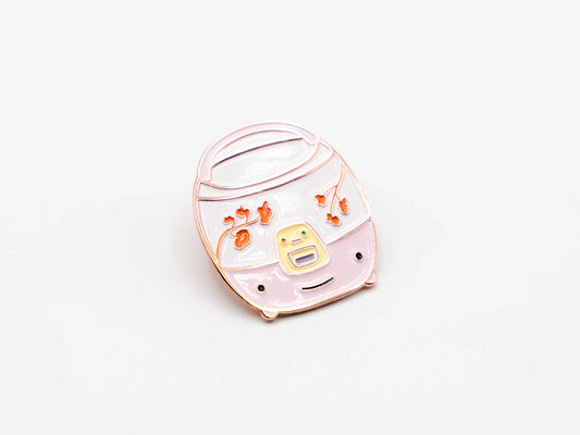 Enamel pin "Reiskocher" groß