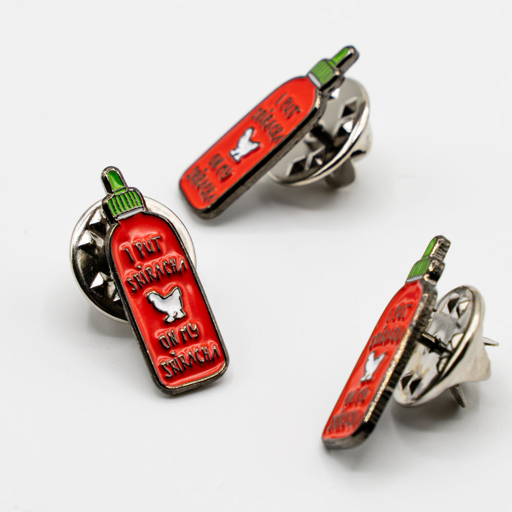 Enamel pin "Sriracha"